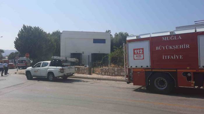 Trafo Yangını Korkuttu, Belediye Binası Boşaltıldı