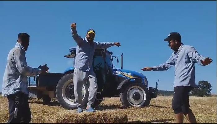 Balya Çekerken Göbek Atıp Oynadılar