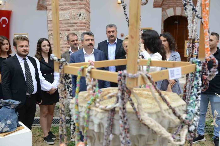 Atık Kumaşlar Kıyafete Dönüştü