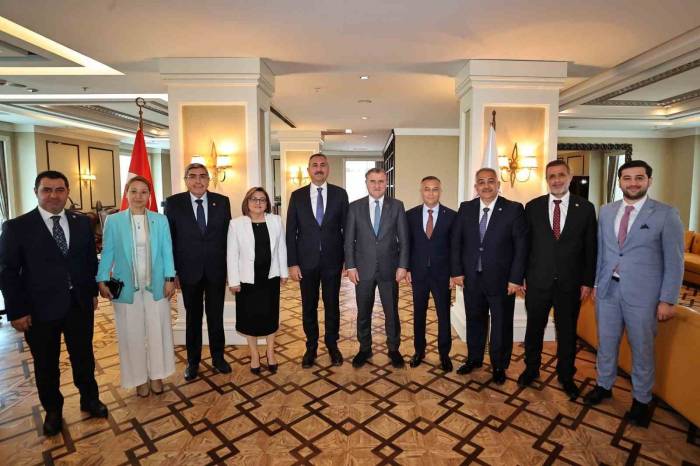 Ak Parti Gaziantep Heyetinden Ankara’da Bakanlarla Görüştü