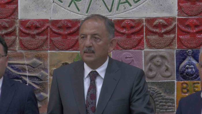 Bakan Özhaseki: “Depremden Etkilenen Vatandaşlarımızı Güvenli Konutlarına Oturtmak İçin Gece Gündüz Çalışıyoruz”