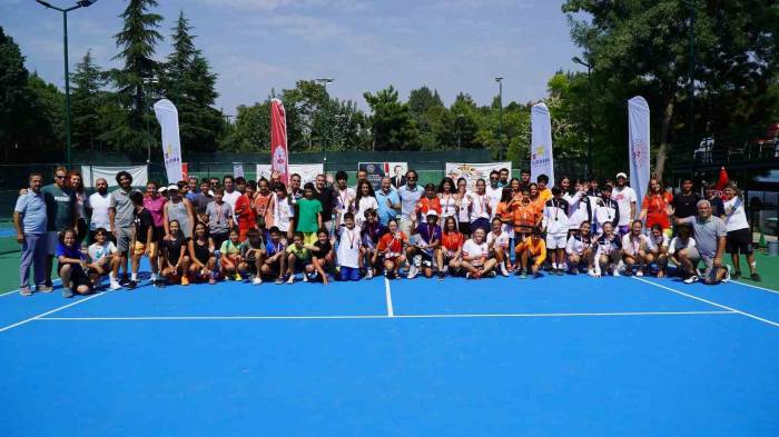 Manisa’da Yapılan (Analig) Tenis Yarı Final Müsabakaları Tamamlandı