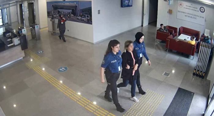 İranlı Kadının İç Çamaşırından Servet Çıktı