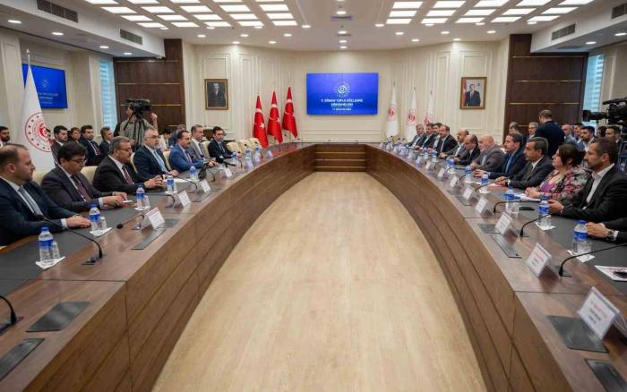 Bakan Işıkhan’dan Memur Ve Memur Emeklilerine 2 Yıl İçin Yüzde 36’lık Yeni Zam Teklifi