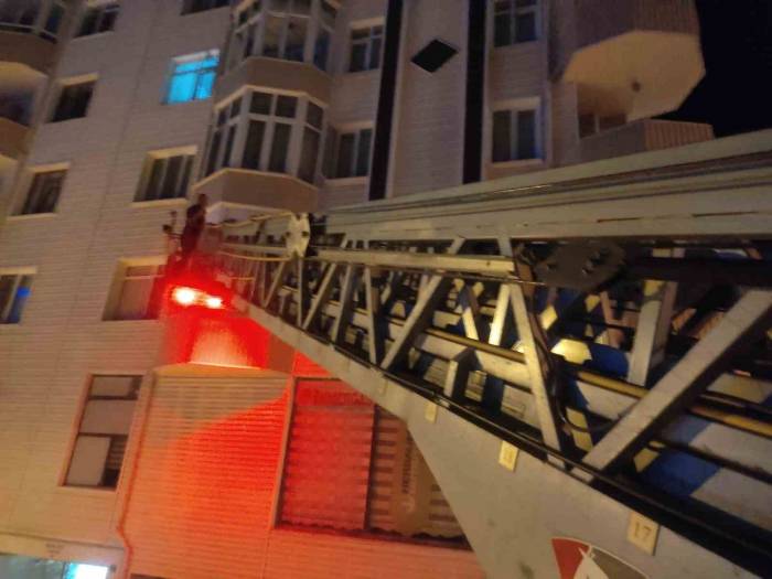Kötü Kokuların Geldiği Evden Ceset Çıktı