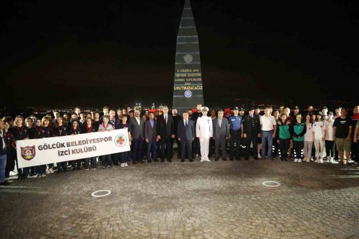 Depremde Hayatını Kaybedenler 24. Yıl Dönümünde Deprem Saatinde Anıldı