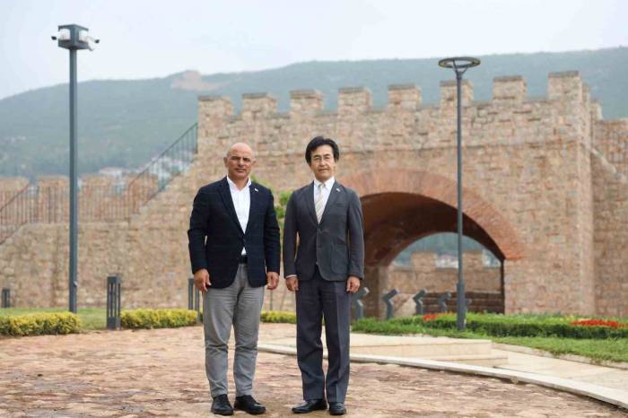 Japonya Başkonsolosu 1400 Yıllık Hereke Kalesi’ne Hayran Kaldı