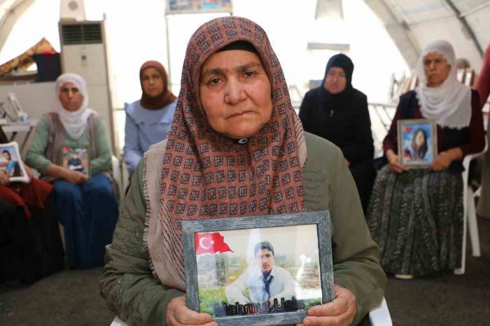 Annelerin Evlat Nöbeti Kararlıkla Devam Ediyor