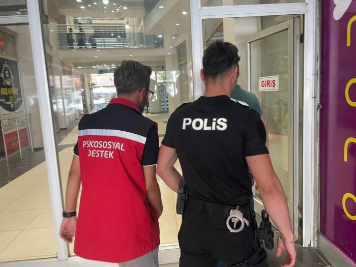 Hakkari’de Mobil Ekipler Çocuklar İçin Sahada