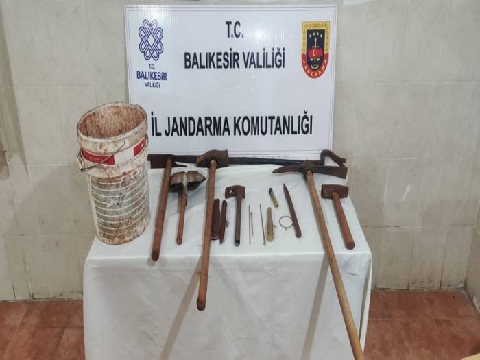 Susurluk’ta Kazı Yapan Şüpheliler Yakalandı.