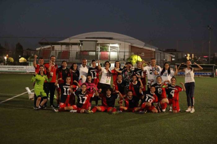Van Büyükşehir Belediyespor U-17 Kızlar Türkiye Şampiyonasında Çeyrek Finalde