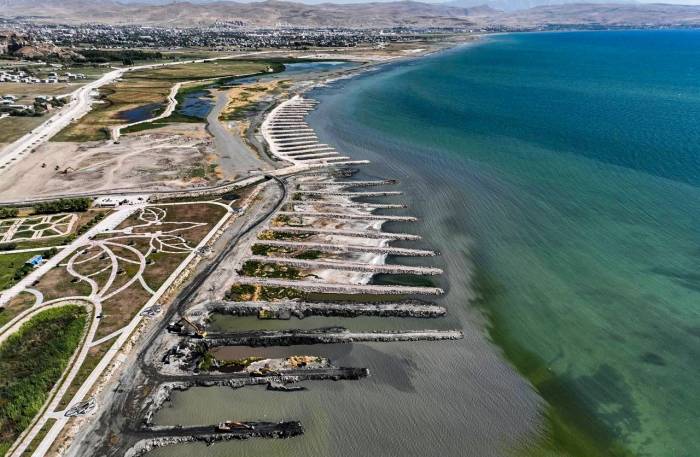 Van Gölü’nden 1 Milyon 200 Bin Metreküp Dip Çamuru Çıkartıldı