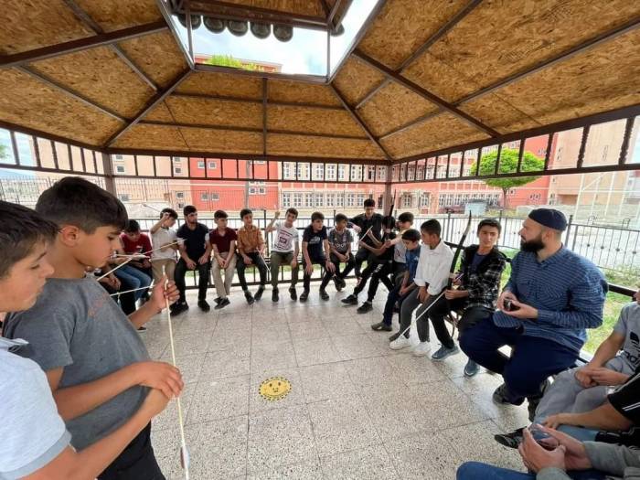 Özalp’ta Yaz Kur’an Kursu Öğrencilerine Okçuluk Dersi
