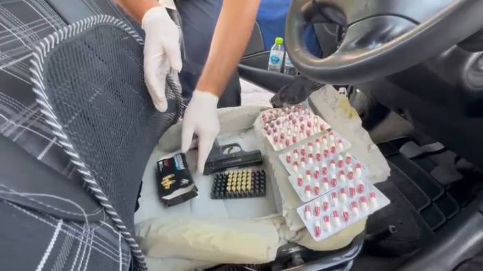 Jandarmanın Gözünden Kaçmadı: Uyuşturucu Haplar Otomobilin Koltuklarından Çıktı
