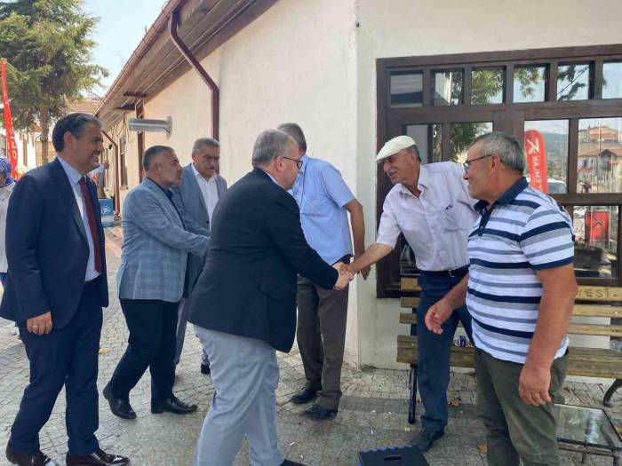 Ak Parti Heyeti Muhtarlarla Bir Araya Geldi