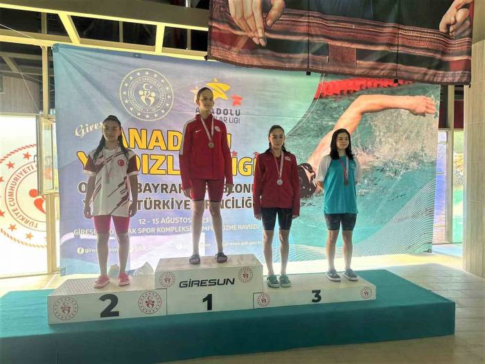 Elazığlı Sporculardan Yüzmede Türkiye Derecesi