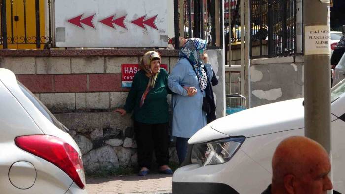 Fatih’te Değişim Saati Bahanesiyle Müşteri Almayan Pişkin Taksici Kamerada