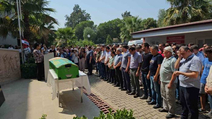 Adliye Çalışanı Genç Kadın Gözyaşları İçinde Uğurlandı