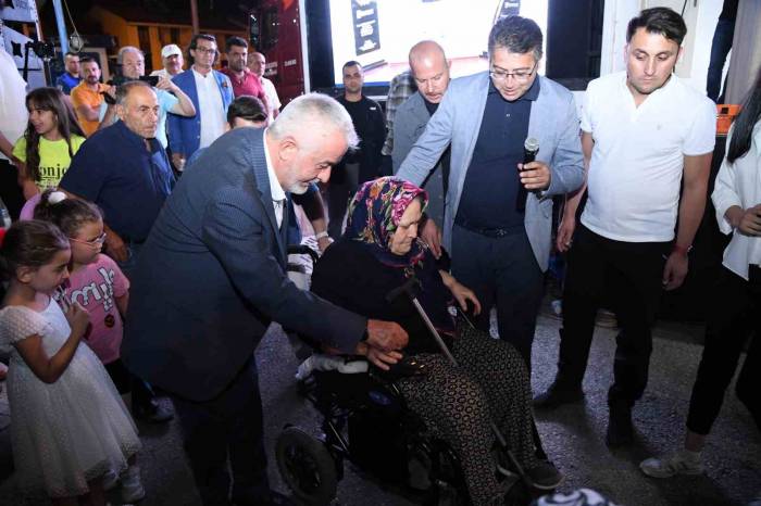 Bastonla Geldiği Programdan Akülü Tekerlekli Sandalye İle Ayrıldı