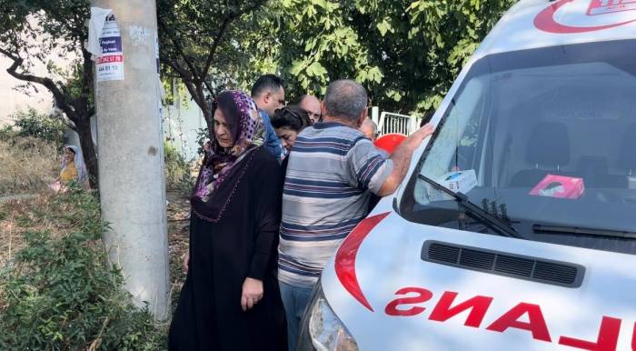 Oturduğu Daireyi Ateşe Verdi, Kuzeni Ve Yengesi Ölümden Döndü