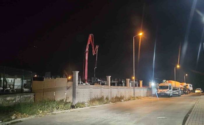 Okul İnşaatında Beton Mikserinin Hortumu Çarptı, Ağır Yaralandı