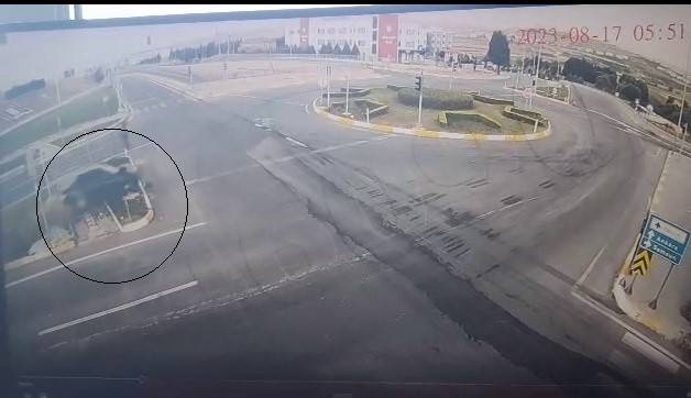 Baba Ve Oğlunu Ayıran Feci Kaza Güvenlik Kamerasına Böyle Yansıdı