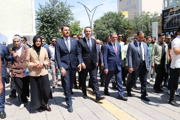 Bakan Bayraktar, Van Esnafını Ziyaret Etti