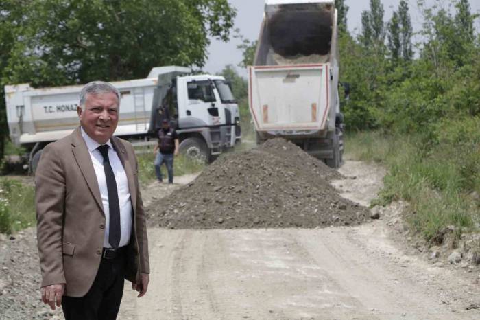 Honaz Belediyesi Arazi Yollarında Düzenleme Çalışmalarına Devam Ediyor