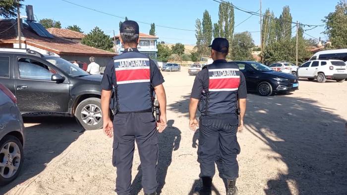 Cenaze Taziyesinde Husumetli İki Grup Arasında Silahlı Kavga: 4 Yaralı
