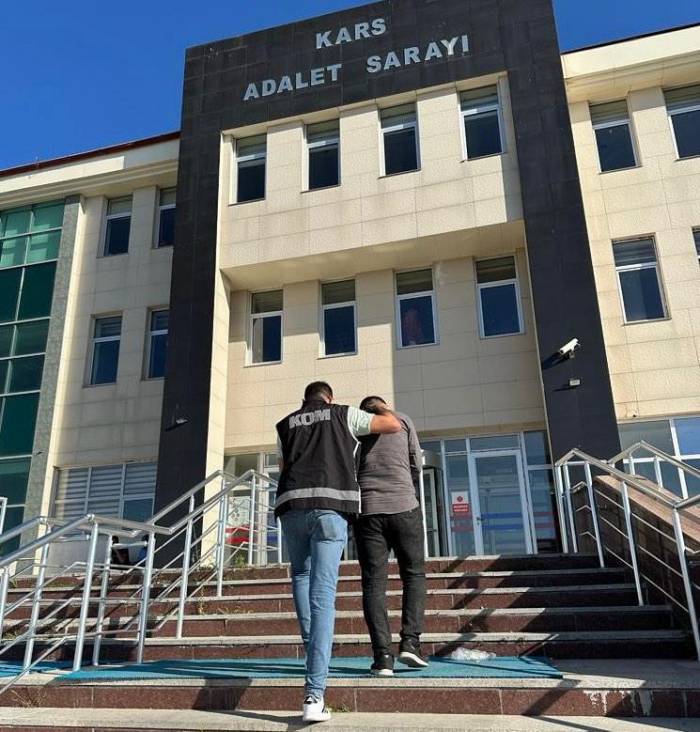 Kars’ta Polisten Mtsk Sınavına Suçüstü