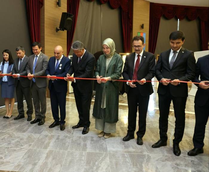 Türk Cumhuriyetleri Geleneksel El Sanatları Sergisi Ziyarete Açıldı