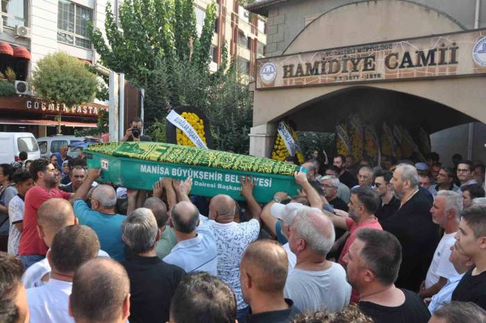 Aracında Ölü Bulunmuştu, Salihli’de Toprağa Verildi