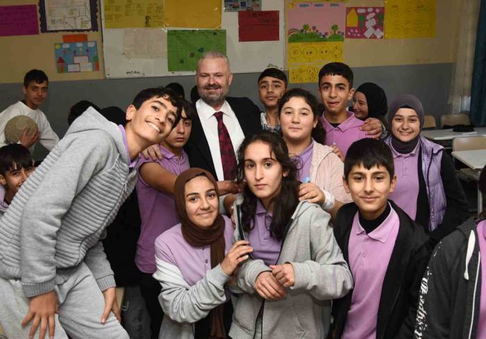 Menemen’de Üniversiteyi Kazanana 5 Bin Tl Destek