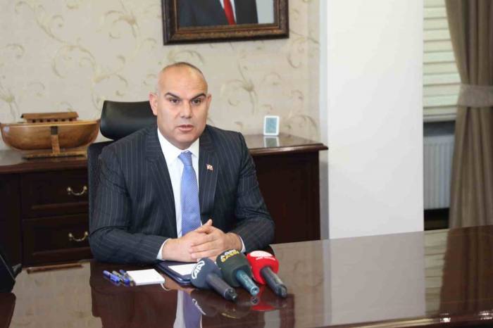 Ağrı Valisi Mustafa Koç, Şehitlik Ziyareti İle Görevine Başladı