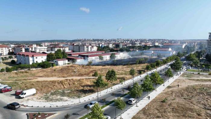 Tekirdağ’da Okulların Bulunduğu Bölgede Korkutan Yangın