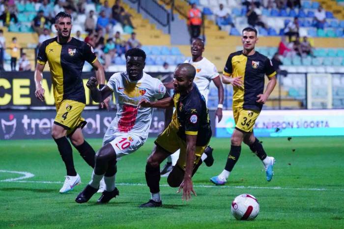 Trendyol Süper Lig: İstanbulspor: 0 - Kayserispor: 0 (İlk Yarı)
