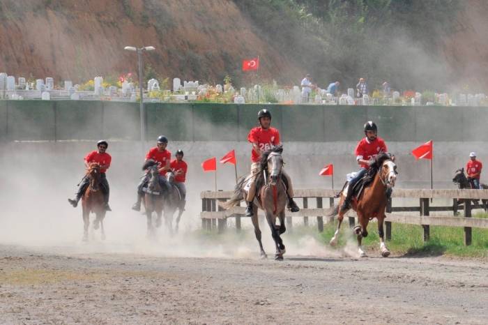 Rahvan At Yarışları Heyecanı Gölcük’te Başlıyor