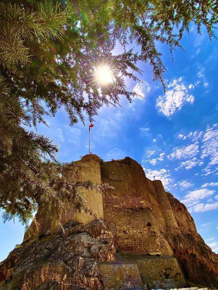 5 Bin Yıllık Harput Kalesi’nden Görsel Şölen