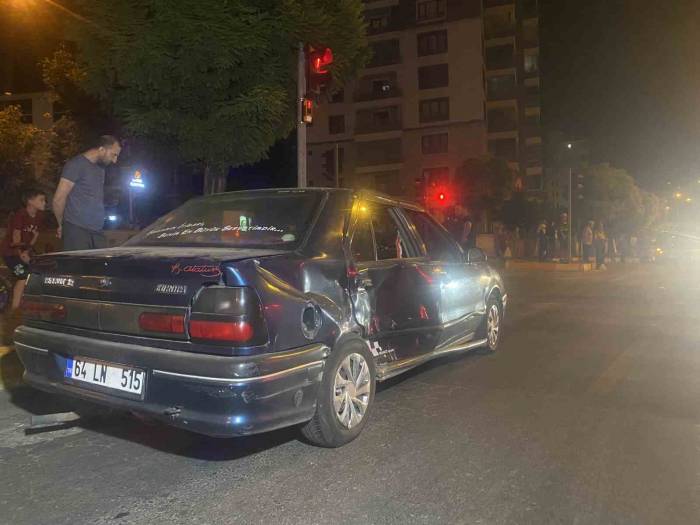 Uşak’ta Trafik Kazası: 4 Yaralı