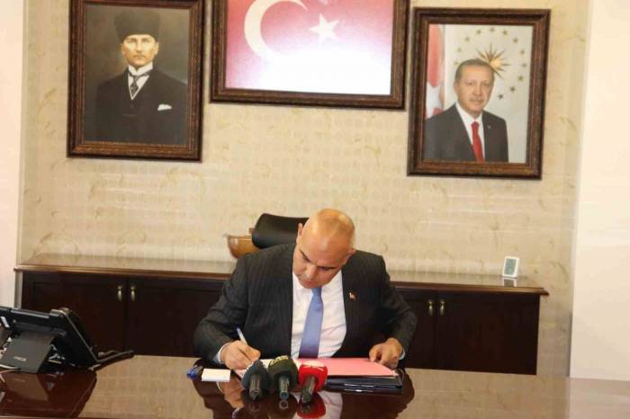 Ağrı Valisi Koç Görevine Başladı