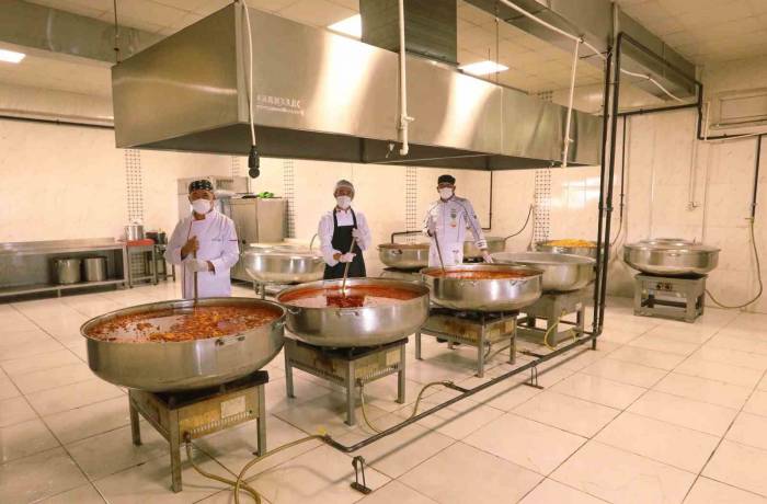 Van Büyükşehirden Her Gün 3 Bin 300 Kişiye 3 Çeşit Sıcak Yemek Yardımı