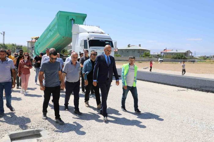 İpekyolu’nda Bu Yıl 75 Bin Ton Asfalt Serimi Gerçekleştirdi