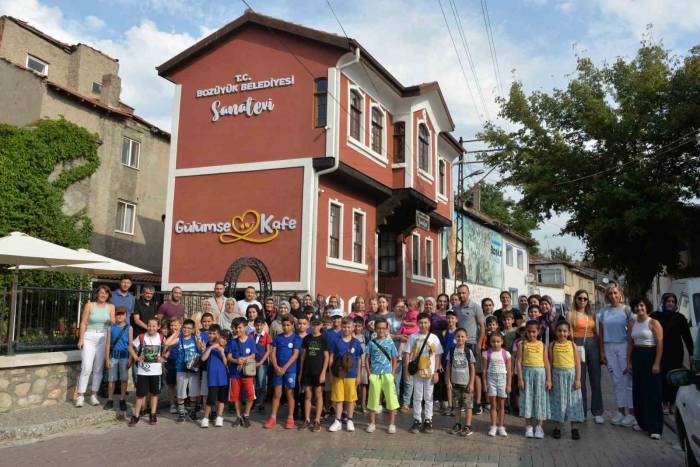 300 Öğrenci Eskişehir’in Tarihi Ve Turistlik Yerlerini Gezdi