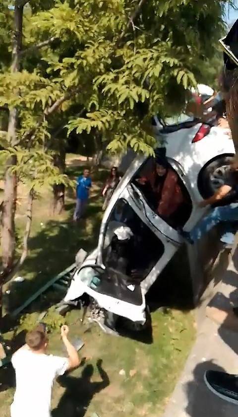 Yoldan Çıkan Otomobil Şarampole Uçtu: 3 Yaralı