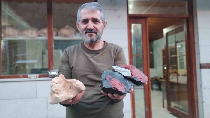 Geceleri Fırında Ekmek Yapıyor, Gündüzleri Doğada Arkeolog Gibi Çalışıyor