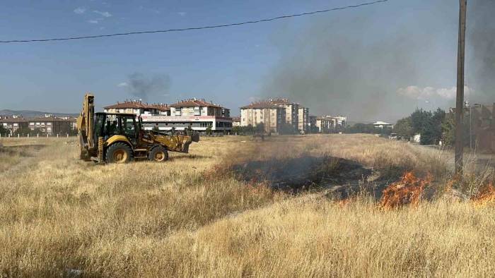 Korkutan Yangını Hayırsever Operatör Söndürdü
