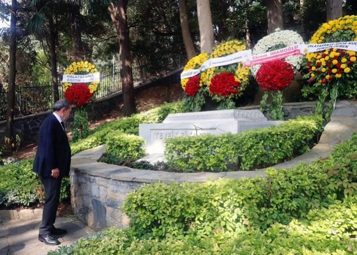 Galatasaray Camiası, Tevfik Fikret’i Kabri Başında Andı