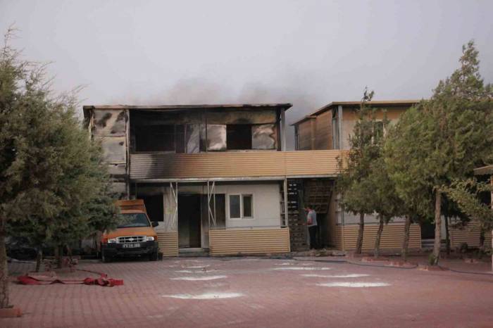 Kilis’te Ormanlık Alanda Çıkan Yangın Söndürüldü