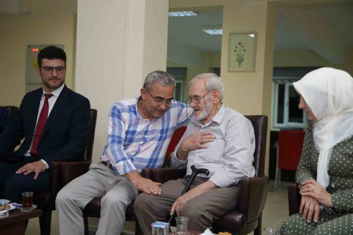 Kütahya Huzurevi Sakinleriyle Bir Araya Geldi