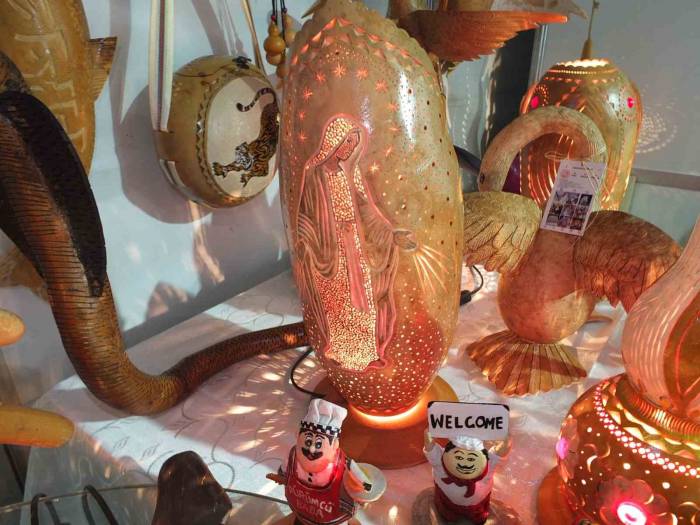 Balıkesirli Çift Su Kabaklarından Hayvan Figürleri Yapıyor